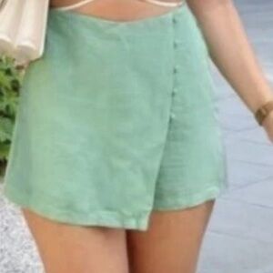 3/$10 Zara Green Relaxed Fit Skort
